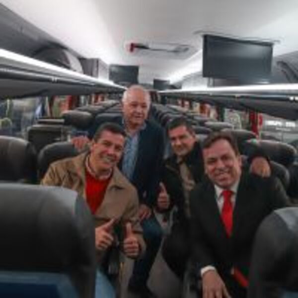 Presidente Peña destaca inversión privada para adquisición de buses de mediana y larga distancia :: Presidencia de la República del Paraguay