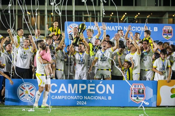 Versus / ¡Nuevo escudo para el campeón del fútbol de tierra adentro!