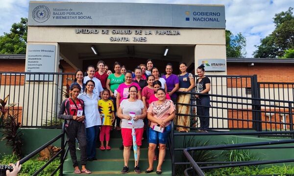 Promueven salud femenina con charlas y visitas domiciliarias