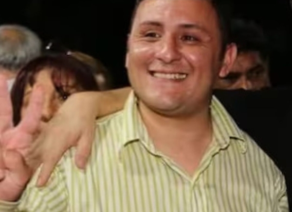 Funcionario de diputados procesado por extorsión continuará con arresto domiciliario