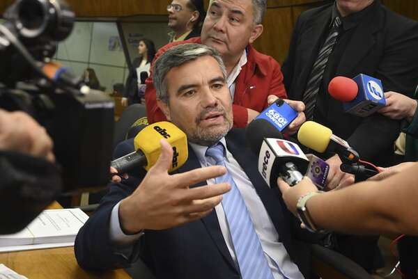 La democracia está en peligro con HC, afirman - Política - ABC Color