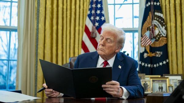 Trump insiste que en piensa 芦recuperar el Canal de Panam谩, o algo muy gordo va a pasar禄