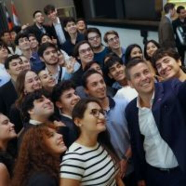 Peña con estudiantes en Taiwán: “Aspiro a que Paraguay sea un país desarrollado al nivel de Taiwán” :: Presidencia de la República del Paraguay
