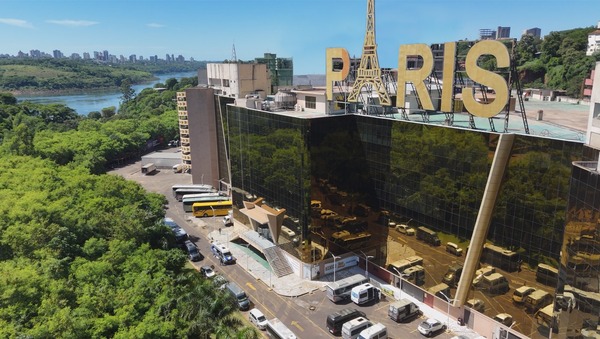 De una visión futurista a un referente regional: La historia del Shopping París - La Clave