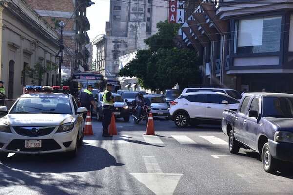 Caos vehicular en Asunción: ANDE y Nenecho cierran en hora pico acceso vital al microcentro - Nacionales - ABC Color