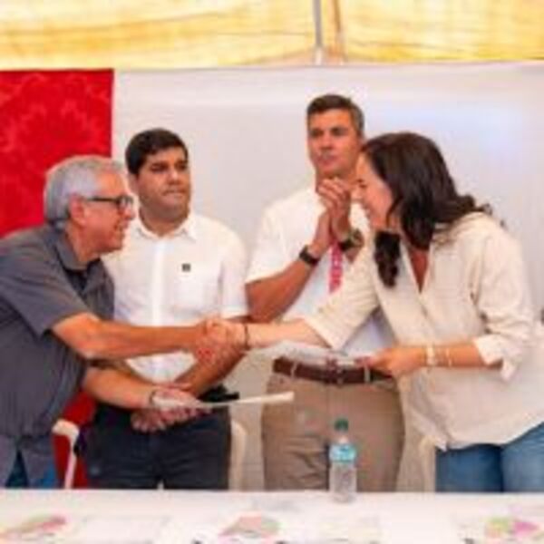 Inversión y Desarrollo: presidente Santiago Peña comprometido en la rehabilitación de caminos en el Departamento Central :: Presidencia de la República del Paraguay
