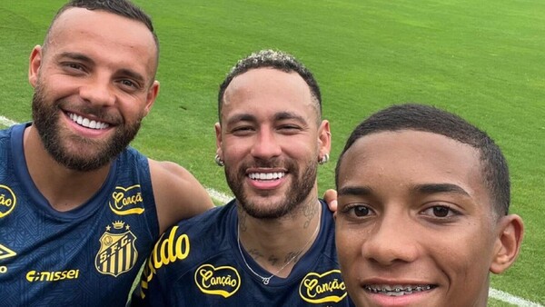 Con máxima intensidad: La primera práctica de Neymar con el Santos