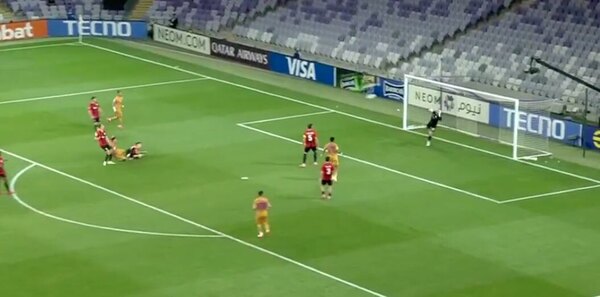 Versus / Duelo de paraguayos: Golazo de "Kaku" Romero Gamarra en la Champions de Asia