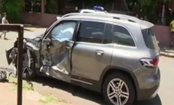 Patrullera involucrada en aparatoso accidente en Asunción - SNT