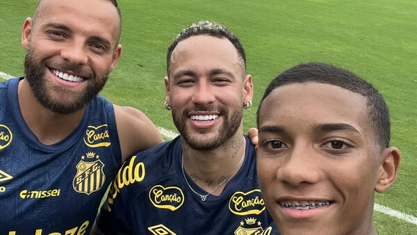 Video: Neymar llegó en helicóptero a su primer entrenamiento en Santos