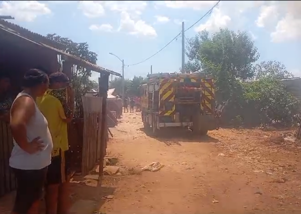Policía interviene en quema de basural en barrio Virgen de Luján - 1000 Noticias