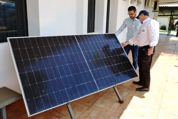 Construcción de planta solar flotante comenzará en febrero - La Clave