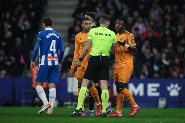 Versus / Real Madrid protesta contra un sistema arbitral "completamente desacreditado"