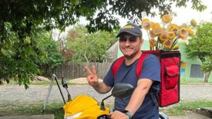 Su colega abogado le dijo que bajó de “categoría” por hacer delivery