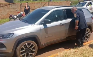 Delincuentes abandonan vehículo tras enfrentamiento con policías en Ciudad del Este
