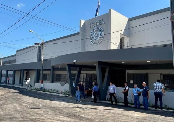 Celdas de Tacumbú fueron requisadas y se encontraron varios elementos ilícitos - trece