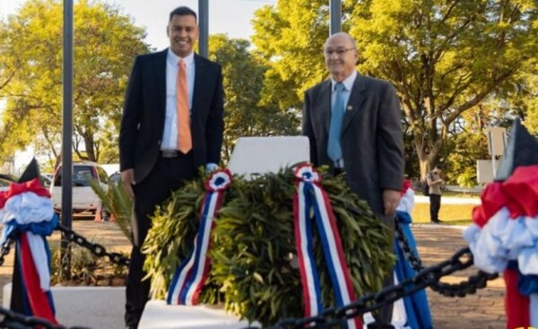 Acto cívico por 68 años de fundación en compañía de pioneros