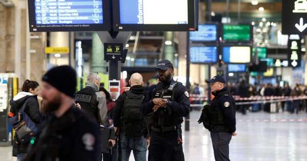 Diario HOY | La policía dispara contra dos personas en una estación de trenes de París