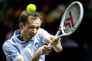 Tenis: Medvedev y Tsitsipas, en alza en Róterdam; Vallejo eliminado en Rosario - Polideportivo - ABC Color