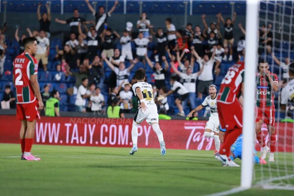Versus / Domínguez: "Jugar en Olimpia y vestir esta camiseta te obliga a jugar bien y ganar"