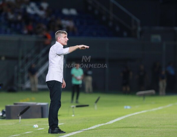 Versus / Palermo: "Somos un equipo que necesita ganar para retroalimentarse y seguir creyendo"