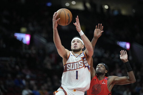 Versus / Booker es el mayor anotador histórico de Suns