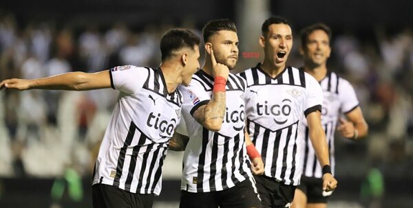 Versus / Nuevo club para el multicampeón con Libertad y jugador de la Albirroja