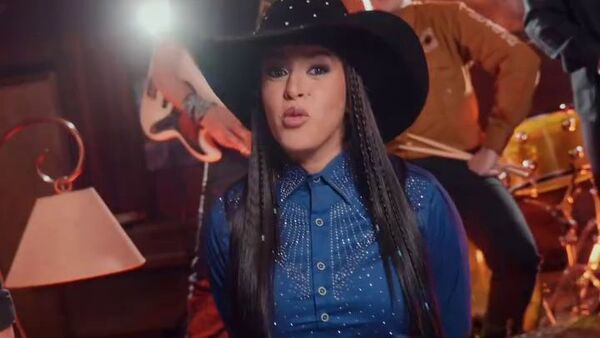 (VIDEO) ¡Mily Britez ahora canta sertanejo!