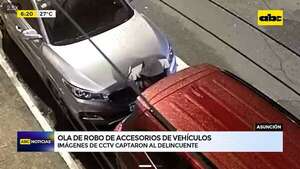 Inseguridad en Asunción: así es como en segundos roban accesorios de vehículos  - ABC Noticias - ABC Color