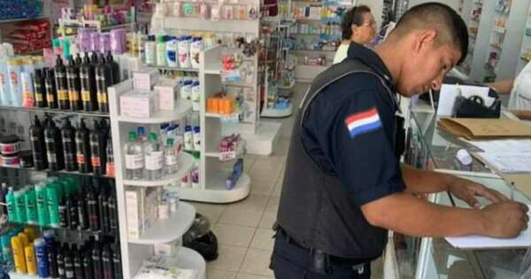 La Nación / Buscan a una mujer que asaltó una farmacia y amenazó con un pedazo de plato a la cajera