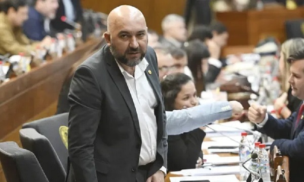 Colorados disidentes exigen la salida de Orlando Arévalo del JEM por supuesta corrupción - OviedoPress