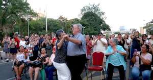 La Nación / Gobierno ofreció la Serenata a la Democracia - OJO Galería