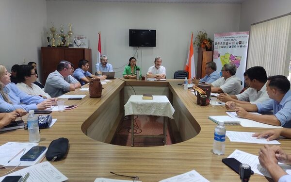 Intendentes de Alto Paraná firman convenio con el Ministerio de Salud para fortalecer servicios sanitarios