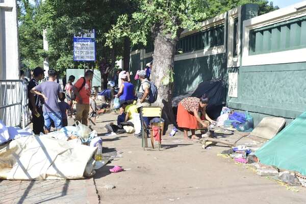 Indígenas se instalaron nuevamente frente al Indi: reclaman tierras y asistencia - Nacionales - ABC Color