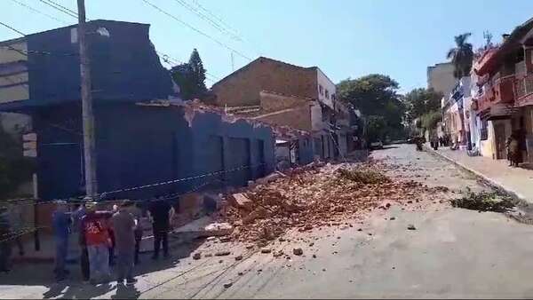 Estacionamiento de casa comercial se derrumba en el microcentro de Asunción - Nacionales - ABC Color