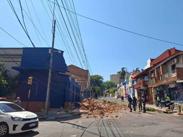 Reportan derrumbe en conocido establecimiento comercial del centro capitalino - 1000 Noticias