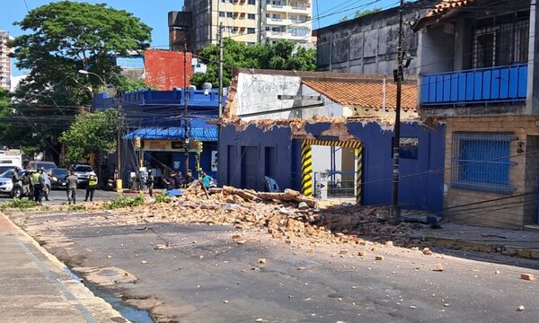 ¡Edificio en el centro de Asunción se vino abajo!