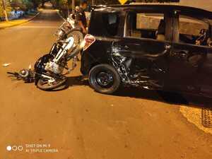 Motociclista gravemente herido en choque con automóvil en Encarnación