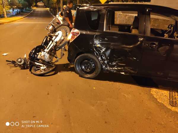 Motociclista gravemente herido en choque con automóvil en Encarnación