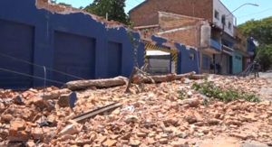 La estructura de un edificio colapsó en el microcentro de Asunción - Unicanal