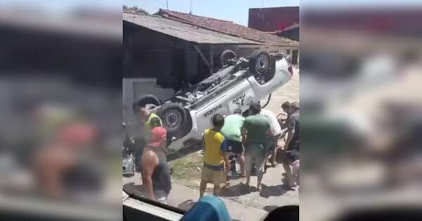 Diario HOY | Dan de alta a policías que sufrieron vuelco durante persecución a motochorros