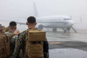 Vuelo con migrantes arrestados parte hacia Guantánamo, confirma la Casa Blanca - Mundo - ABC Color