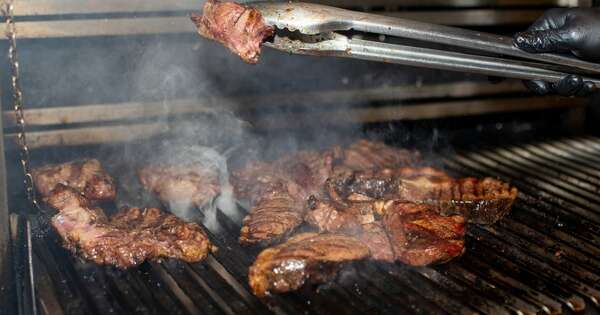 La Nación / Cuidado con el asado: el carbón emite una sustancia insalubre al prenderse