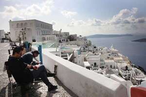 Más que miedo a los sismos, los lugareños temen por la caída del turismo en Santorini, Grecia - Viajes - ABC Color