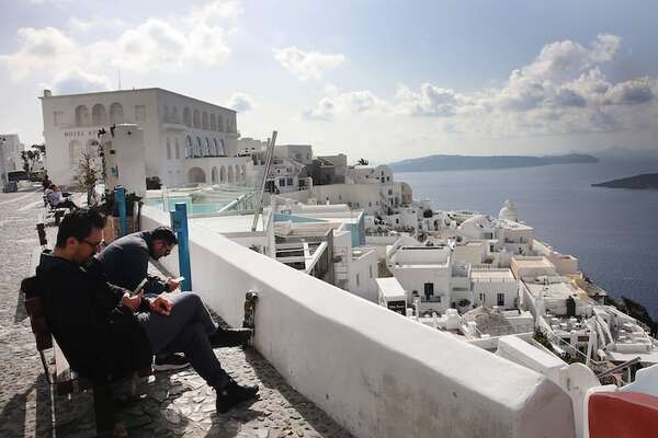 Más que miedo a los sismos, los lugareños temen por la caída del turismo en Santorini, Grecia - Viajes - ABC Color