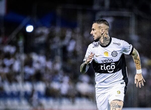 Cañean a Benedetto por una pileteada