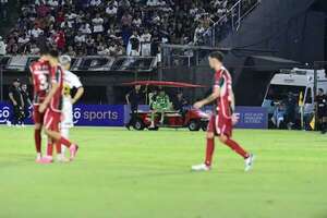 Bomba en Olimpia: Gastón Olveira sufrió la fractura de peroné - Olimpia - ABC Color