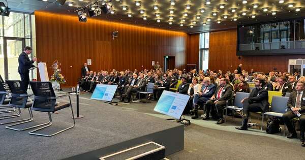 La Nación / Ministro expone en Alemania el creciente desarrollo económico de Paraguay