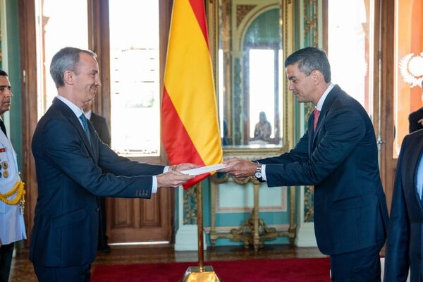 Presidente Peña recibe cartas credenciales de nuevos embajadores