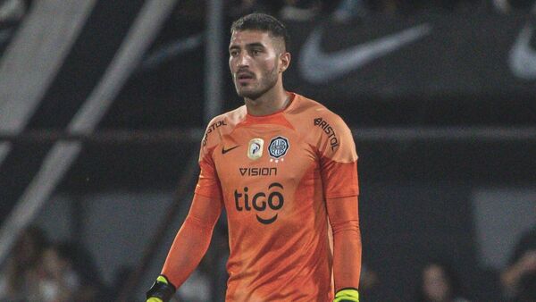 Mala noticia para Olimpia: Olveira se pierde el semestre por lesión